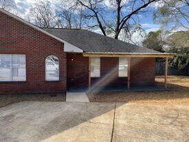 118 Halal Ct in Auburn, AL - Building Photo