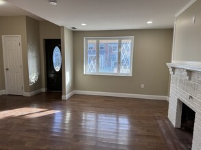 604 N Augusta Ave in Baltimore, MD - Foto de edificio - Building Photo