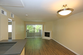 Chateau Woodley Hart Apartments in Van Nuys, CA - Building Photo - Interior Photo