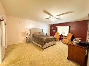 124 NE 19th Ct, Unit 201B in Wilton Manors, FL - Building Photo - Building Photo