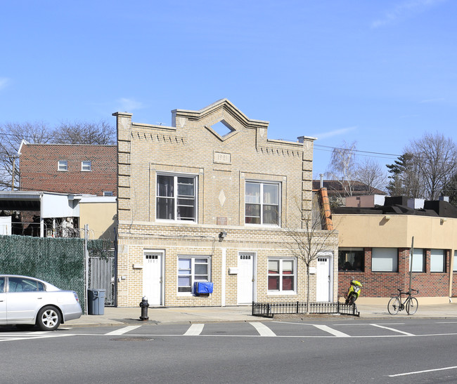 3003-3005 E Tremont Ave in Bronx, NY - Building Photo - Building Photo