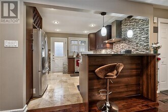 180 Highland Rd W in Stoney Creek, ON - Building Photo - Building Photo
