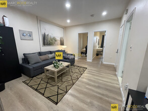 871 Harrison Ave, Unit 3 in Boston, MA - Foto de edificio - Building Photo
