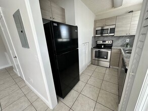 8177 NW 8th St in Miami, FL - Building Photo - Building Photo