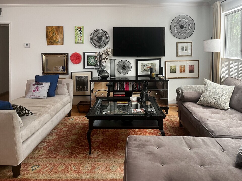 700 Westmount Dr, Unit #107 in West Hollywood, CA - Building Photo