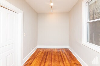 2334 N Southport Ave, Unit # 01F in Chicago, IL - Foto de edificio - Building Photo