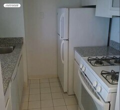 250 E 40th St in New York, NY - Building Photo - Building Photo