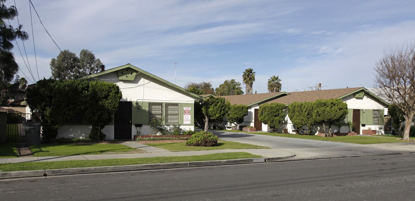 5881-5891 Fulleerton Ave in Buena Park, CA - Building Photo