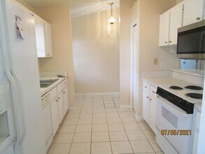 3003 Queen Palm Dr in Edgewater, FL - Building Photo - Building Photo