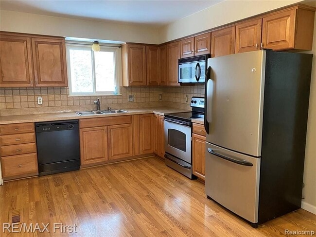 205 Hacker St in Rochester Hills, MI - Building Photo - Building Photo