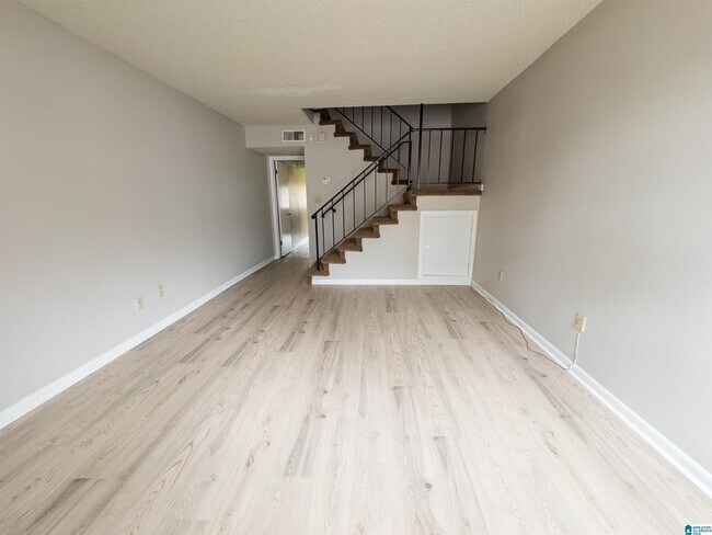 property at 407407 Fairfax Dr