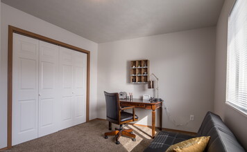 Augusta Townhomes in Brandon, SD - Building Photo - Building Photo