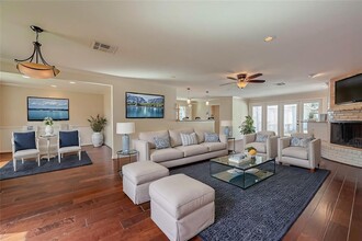 12318 Queensbury Ln in Houston, TX - Building Photo - Building Photo