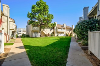 Tower Crossing Apartments in Tulsa, OK - Building Photo - Building Photo