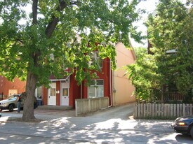 210 Mccaul St in Toronto, ON - Building Photo