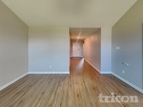 108 Saloon Cv E, Unit 104 in Newark, TX - Building Photo - Building Photo