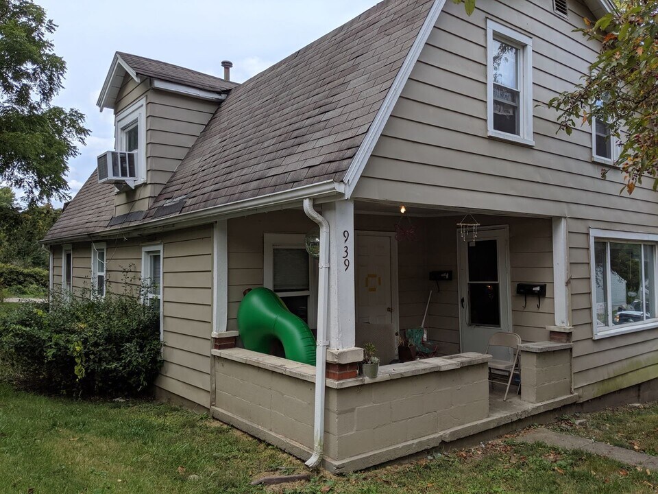939 N Jackson St in Bloomington, IN - Building Photo
