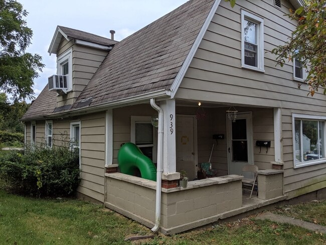 property at 939 N Jackson St