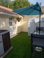 7248 Shoshone Ave in Los Angeles, CA - Building Photo