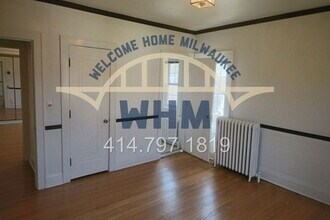 5139 N Cumberland Blvd in Whitefish Bay, WI - Building Photo - Building Photo