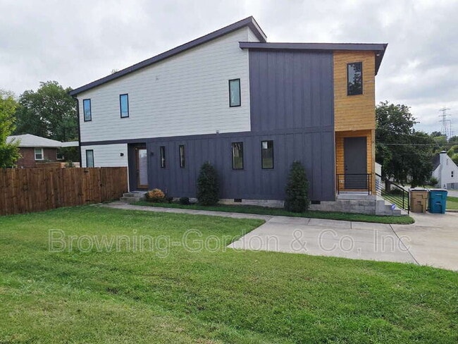 313 Pioneer Ln in Nashville, TN - Foto de edificio - Building Photo