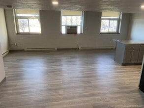43 Willow St, Unit 2 in Fitchburg, MA - Building Photo - Building Photo