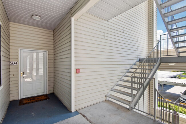 3127 W Sligh Ave, Unit 204B in Tampa, FL - Building Photo - Building Photo