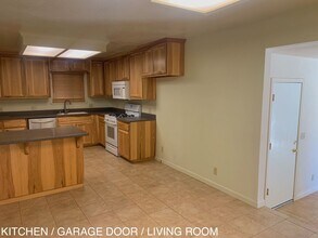 1031 Ledell Dr in Redding, CA - Building Photo - Building Photo