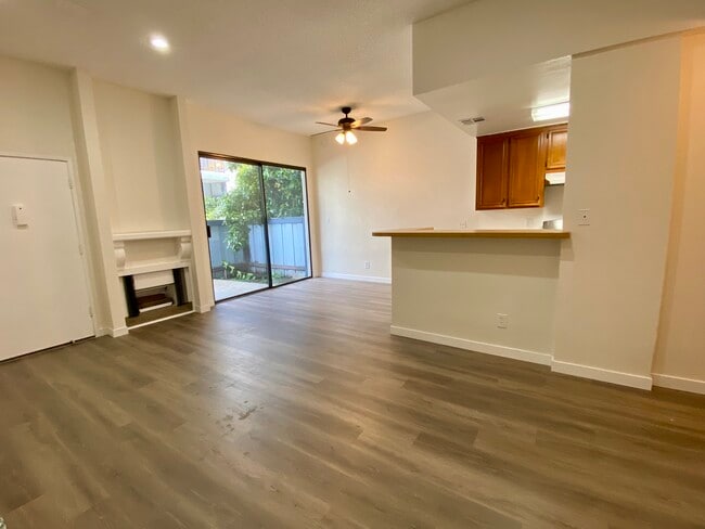 14520 Plummer St in Panorama City, CA - Building Photo - Building Photo