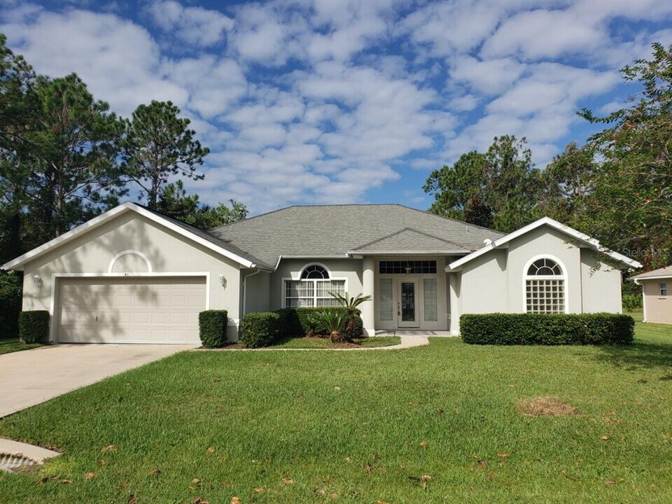 41 Patchogue Ln in Palm Coast, FL - Building Photo
