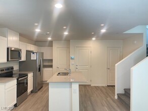 9447 Calm Strm Ave in Las Vegas, NV - Building Photo - Building Photo
