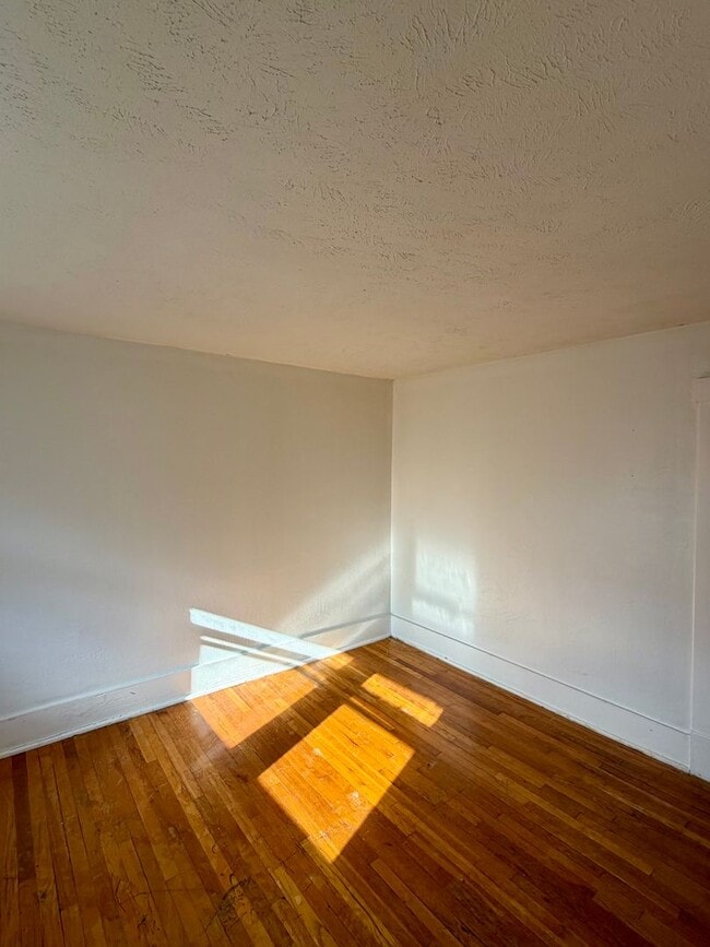 3303 Poppleton Ave in Omaha, NE - Building Photo - Building Photo