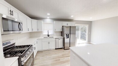 3305 56th St in Moline, IL - Building Photo - Building Photo