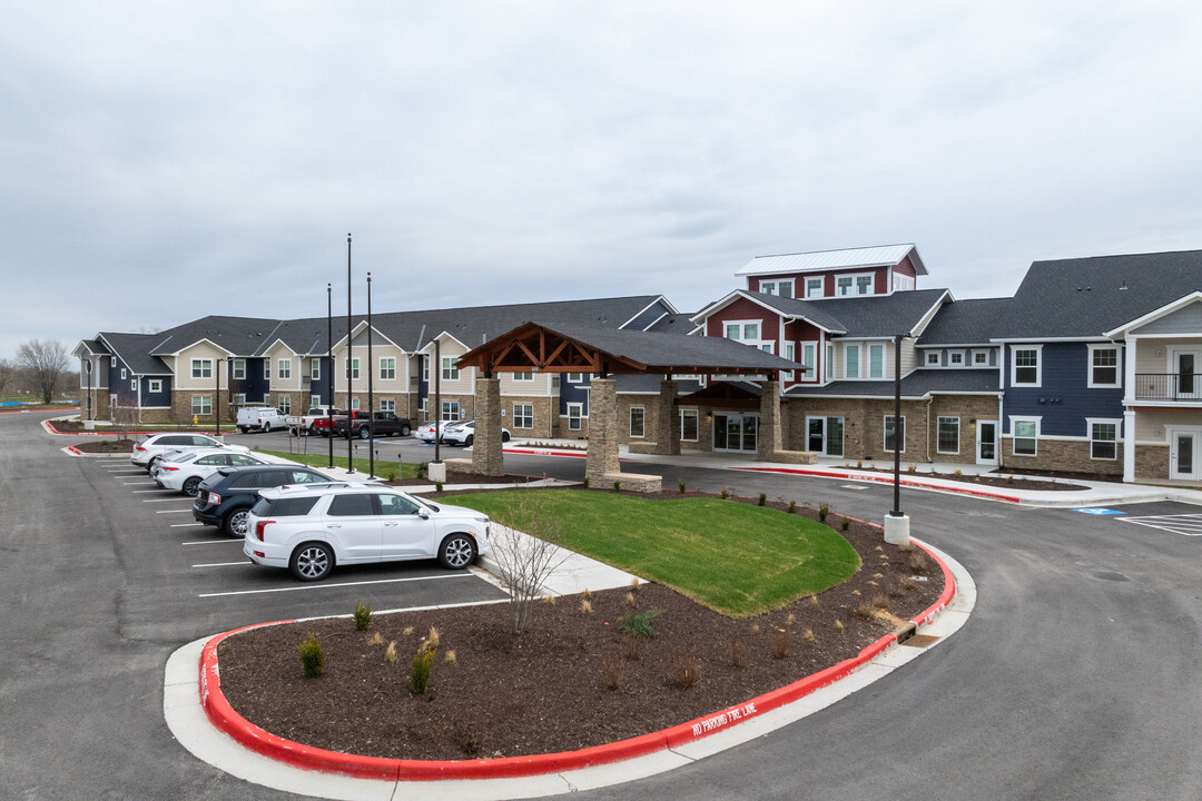 Raintree Village in Lee's Summit, MO - Building Photo