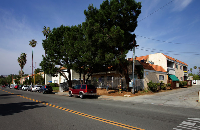 3731 Harvill Ln in Riverside, CA - Foto de edificio - Building Photo