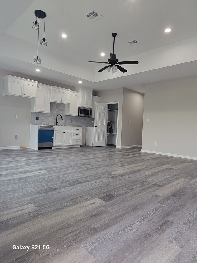 112 Cora Lee Ln in Moody, TX - Building Photo - Building Photo
