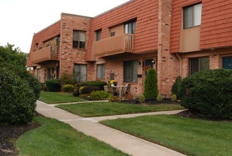 Riverview Condominiums in Millville, NJ - Foto de edificio - Building Photo