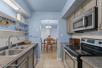 3509 Lodge Ln-Unit -APT 120 in Louisville, KY - Building Photo - Building Photo