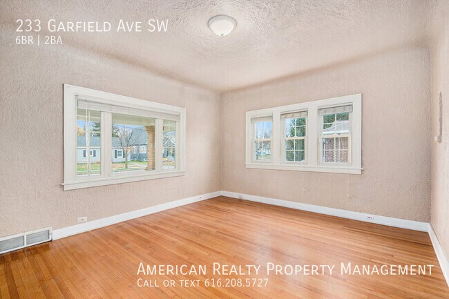 233 Garfield Ave SW in Grand Rapids, MI - Building Photo - Building Photo