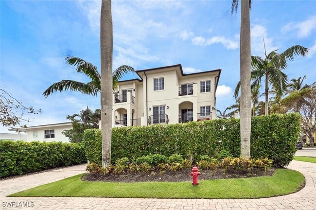 425 5th St S in Naples, FL - Building Photo - Building Photo