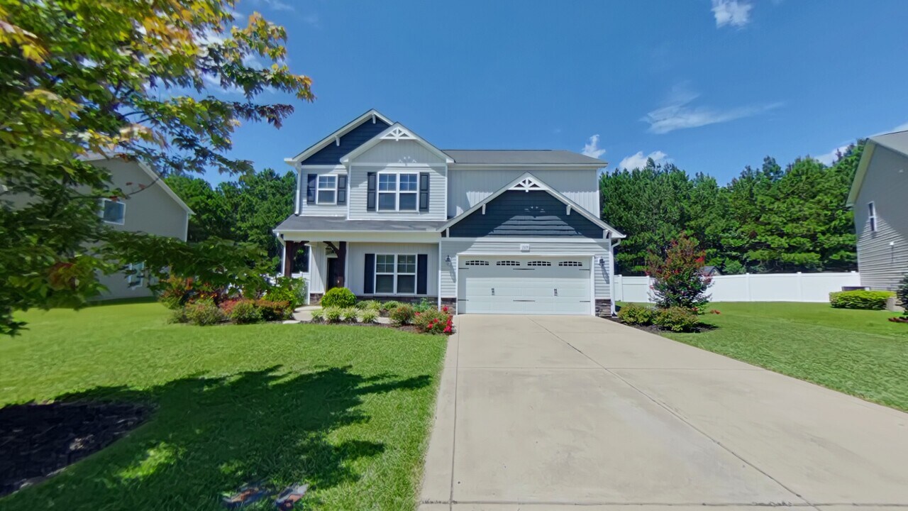 169 Eclipse Ct in Raeford, NC - Building Photo