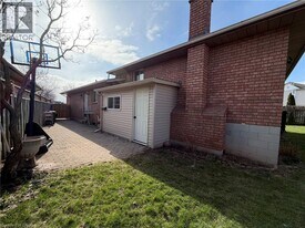 84 Juniper Dr in Hamilton, ON - Building Photo