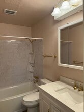 1570 Waverly Dr SE in Albany, OR - Building Photo - Building Photo