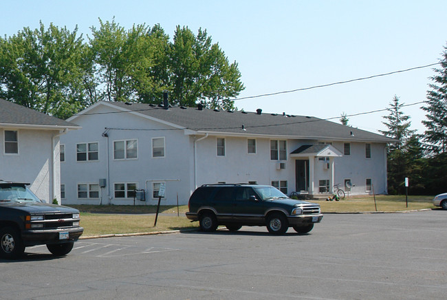 1175 School St NW in Elk River, MN - Building Photo - Building Photo