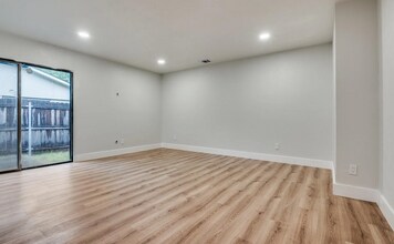 7310 Chinaberry Rd in Dallas, TX - Building Photo - Building Photo