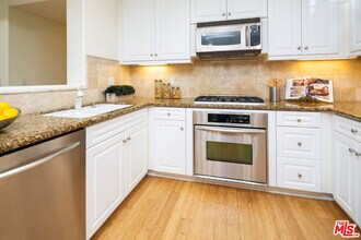 12975 Agustin Pl in Los Angeles, CA - Building Photo - Building Photo