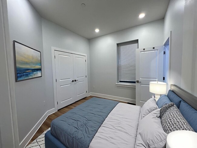 4242 W Girard Ave in Philadelphia, PA - Foto de edificio - Building Photo