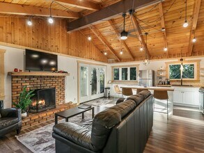 587 Arrowhead Villa Rd in Lake Arrowhead, CA - Building Photo - Building Photo