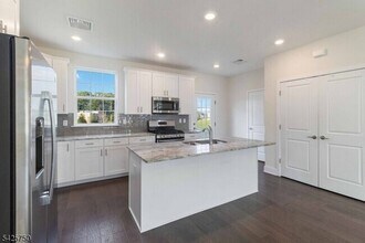 28 Colgate Dr in Morristown, NJ - Building Photo - Building Photo