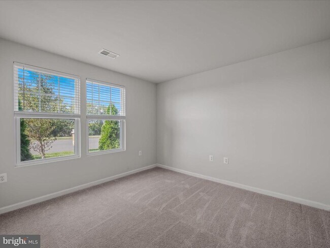 179 Presidents Pointe Ave in Ranson, WV - Building Photo - Building Photo